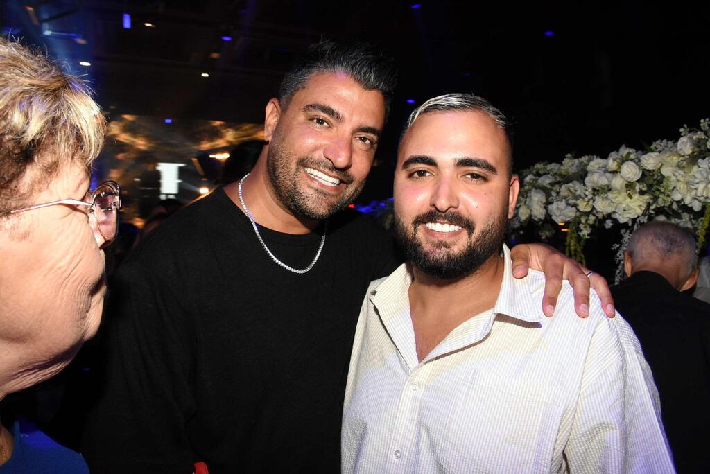 פערי הדורות. אושר כהן ומשה פרץ (צילום: אמיר מאירי) ירון אילן חתונה בת אריאל