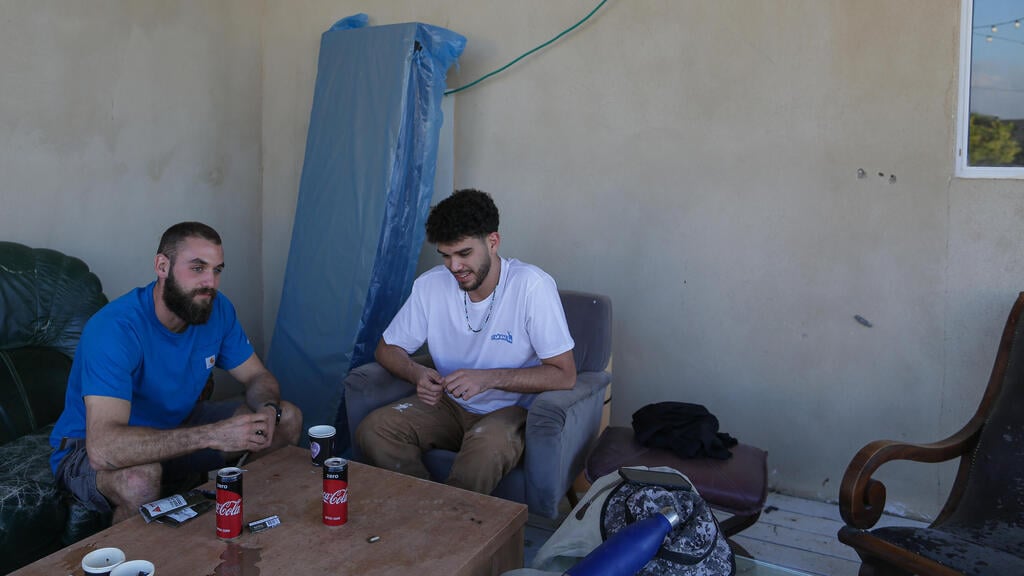 הראל חיאל (מימין) עם עידו ברדיצ'בסקי. "החזרה לעמותה הייתה סגירת מעגל עבורי" (צילום: מהאלבום הפרטי) הראל חיאל (מימין) עידו ברדיצ'בסקי