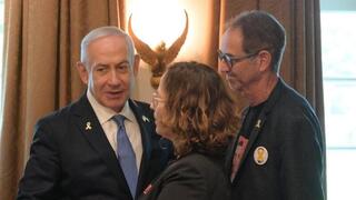 ראש הממשלה בנימין נתניהו ונשיא ארצות-הברית ג׳ו ביידן מקיימים כעת פגישה עם משפחות החטופים