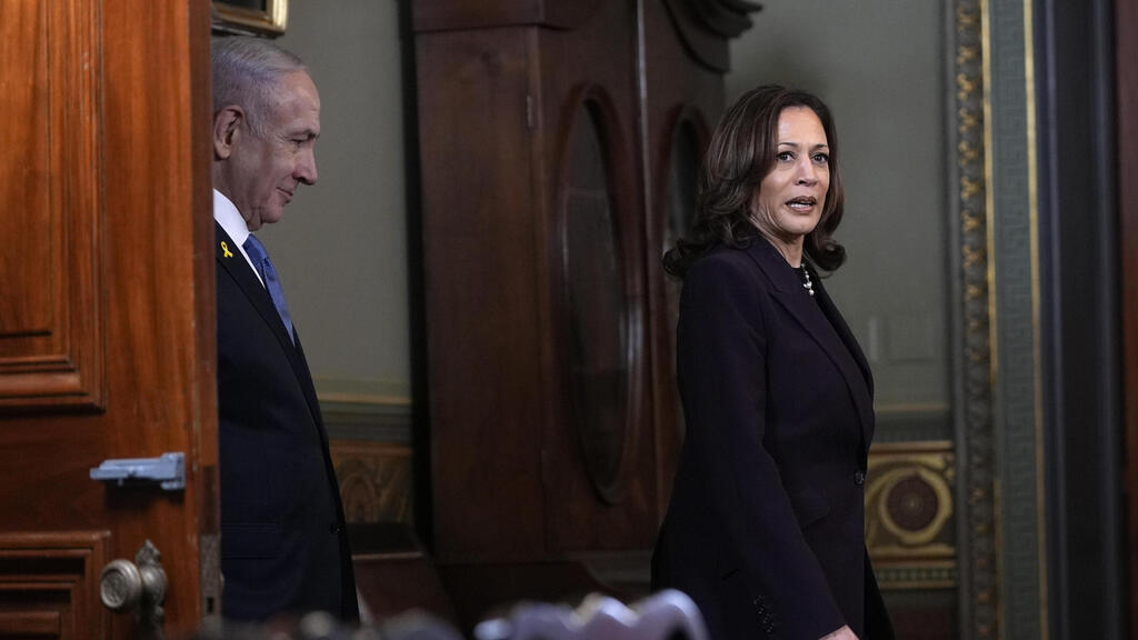 Prime Minister Benjamin Netanyahu with U.S. Vice President Kamala Harris (Photo: Julia Nikhinson / AP) פגישתם של קמלה האריס ובנימין נתניהו