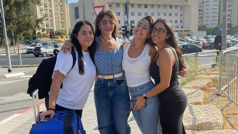 לירי אלבג בלשכת הגיוס לפני שנה (צילום: באדיבות המשפחה) לירי אלבג בלשכת הגיוס לפני שנה