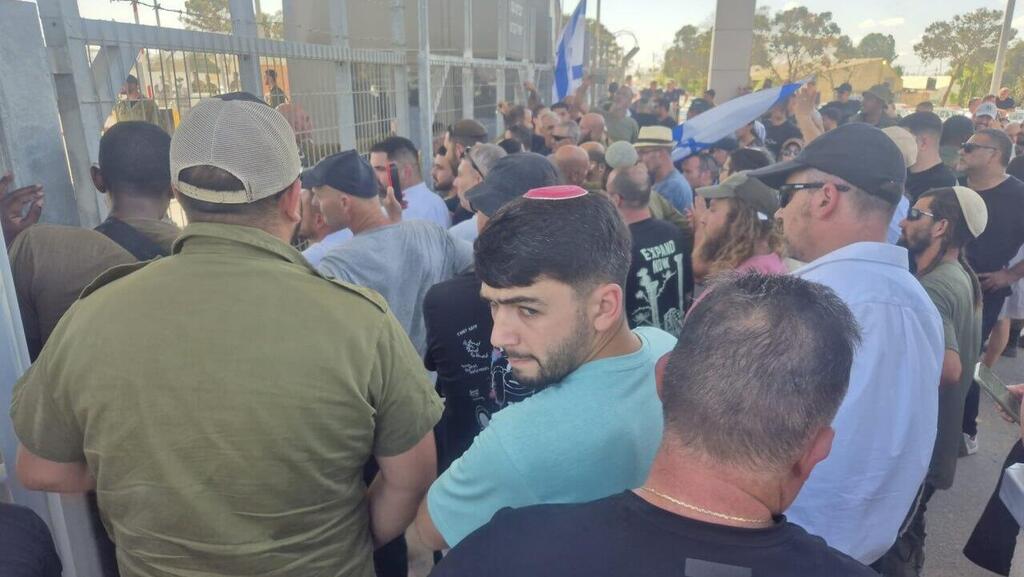 צילום: הרצל יוסף מחאה נגד פשיטת המשטרה הצבאית על מתקן הכליאה בשדה תימן
