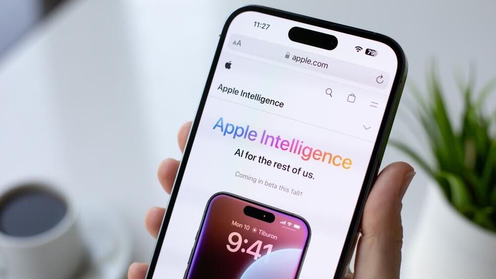 Apple Intelligence - הבינה המלאכותית של אפל (צילום: DenPhotos / Shutterstock.com) Apple Intelligence - הבינה המלאכותית של אפל