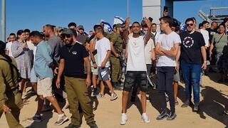 אילנה קוריאל הותקפה במהלך מחאה נגד פשיטת המשטרה הצבאית על מתקן הכליאה בשדה תימן