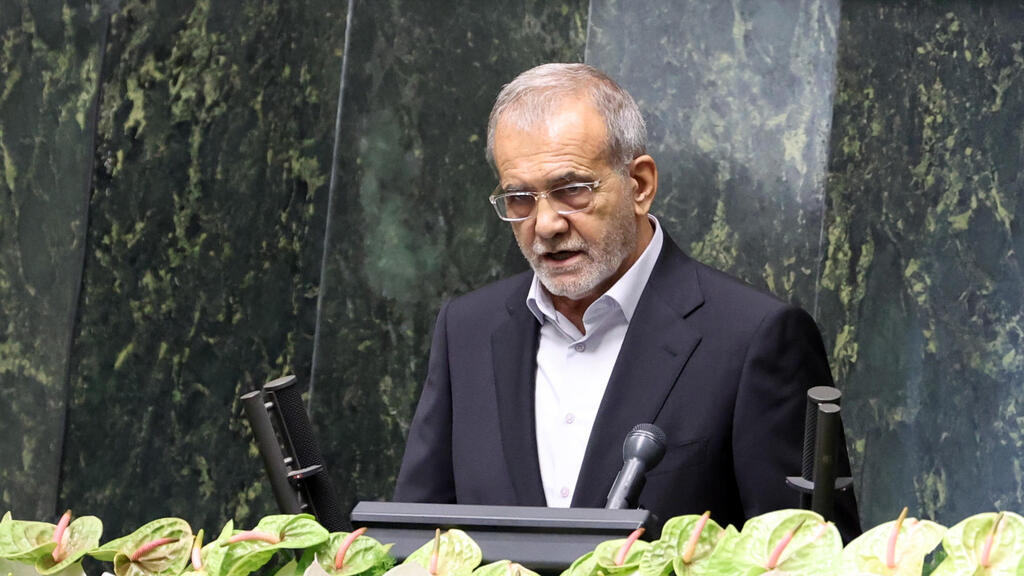 Masoud Pezeshkian (Photo: Abedin Taherkenareh / EPA) מסעוד פזשכיאן נשיא איראן טקס השבעה ב פרלמנט האיראני