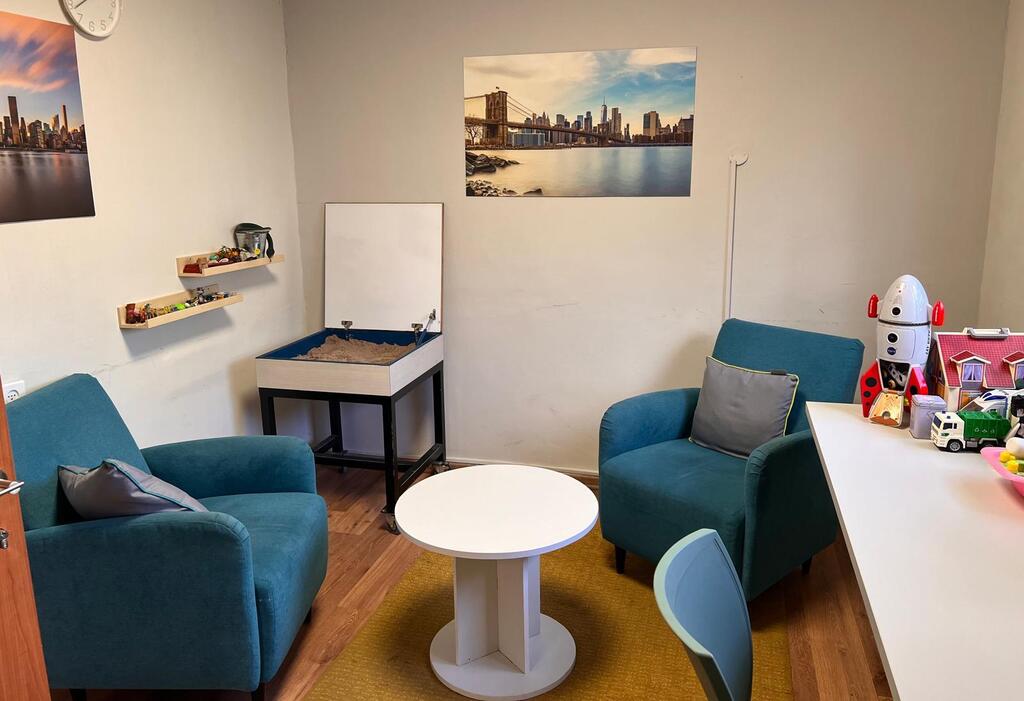 כל ילד יכול לקבל סיוע ללא עלות. חדר טיפולים במרכז "בליבנו" בתל אביב (צילום: אלבום פרטי) חדר טיפולים במרכז "בליבנו" בתל אביב