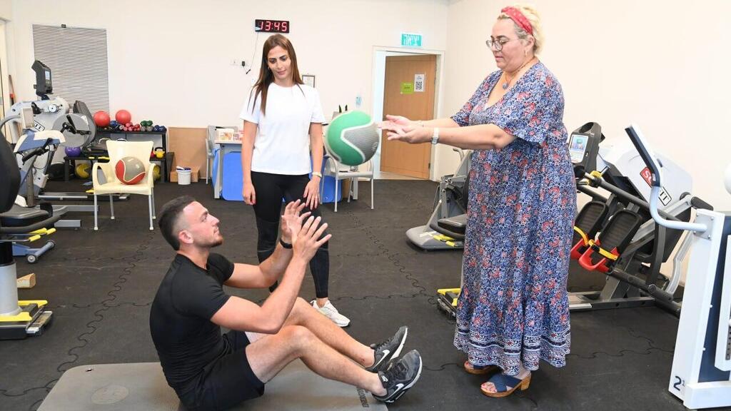 איתמר וטלי חדד בשיקום. "עוזר שיש עוד חבר'ה איתך" (צילום: הרצל יוסף) איתמר וטלי חדד בשיקום ביחד