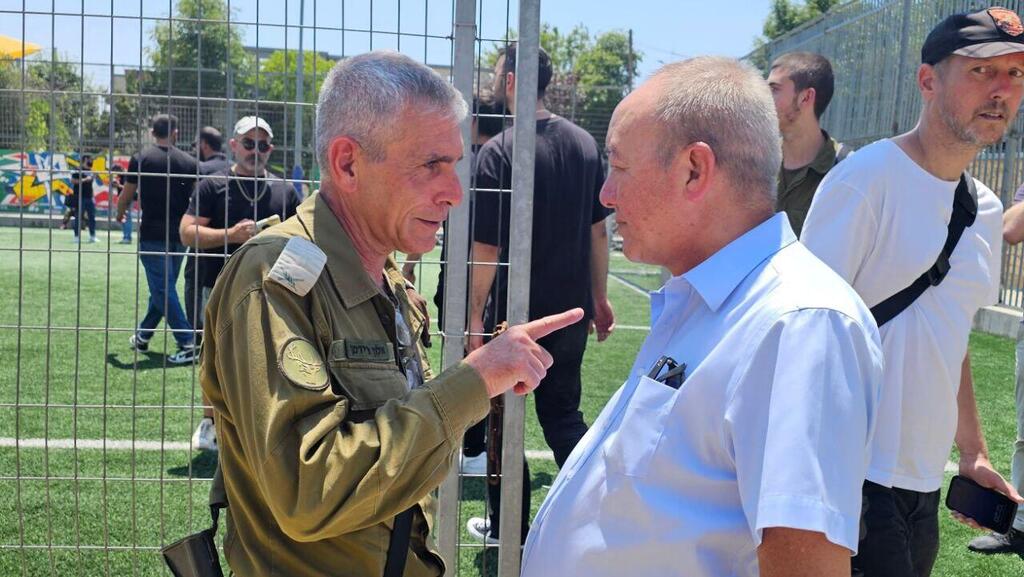 צ'ייני מרום בזירת הטבח במג'דל שמס אלוף במיל' אליעזר צ'ייני מרום, בזירת הנפילה במגרש במג'דל שמס