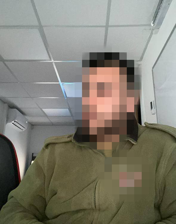 "הם אומרים שאי אפשר להעסיק אדם שכל שני וחמישי לא נמצא כאן". עידו "הם אומרים שאי אפשר להעסיק אדם שכל שני וחמישי לא נמצא כאן". עידו