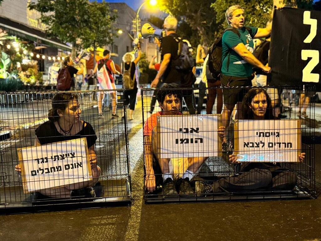 צילום: מירב כהן, מור סנואו מיצג "ישראל 2025" - דרישת לזכויות לשוויון בנטל