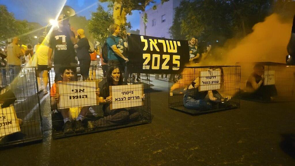 צילום: מירב כהן, מור סנואו מיצג "ישראל 2025" - דרישת לזכויות לשוויון בנטל