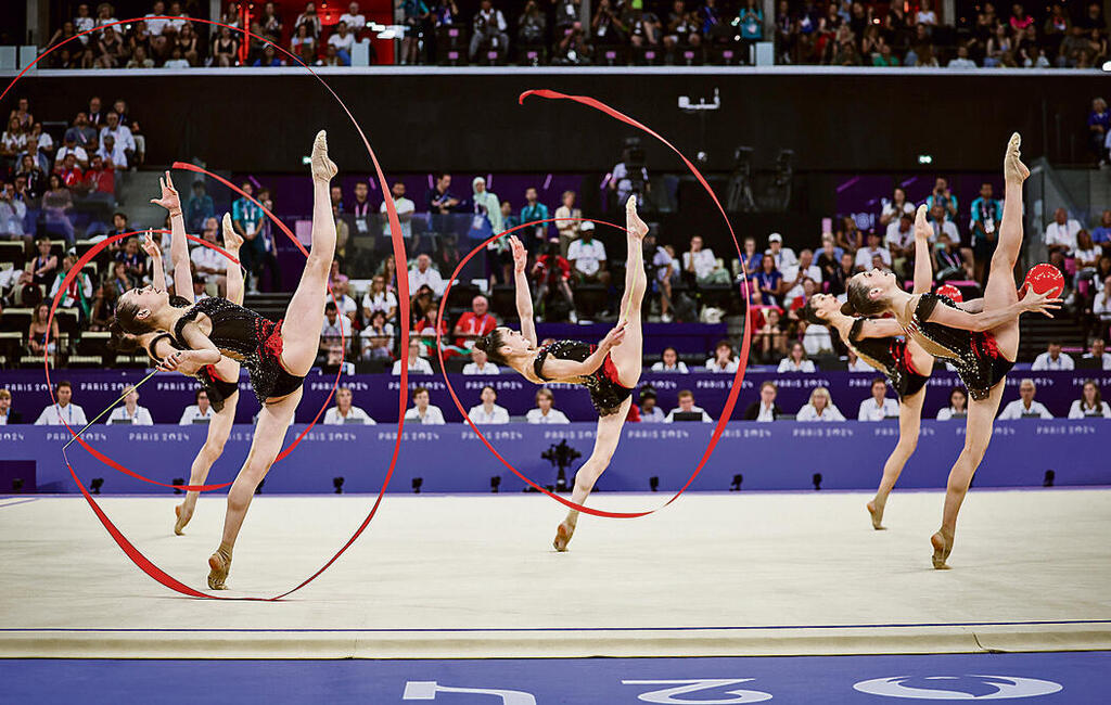 נבחרת ישראל בתרגיל הסרטים והכדורים שהביא את המדליה | צילום: עוז מועלם yk14034167