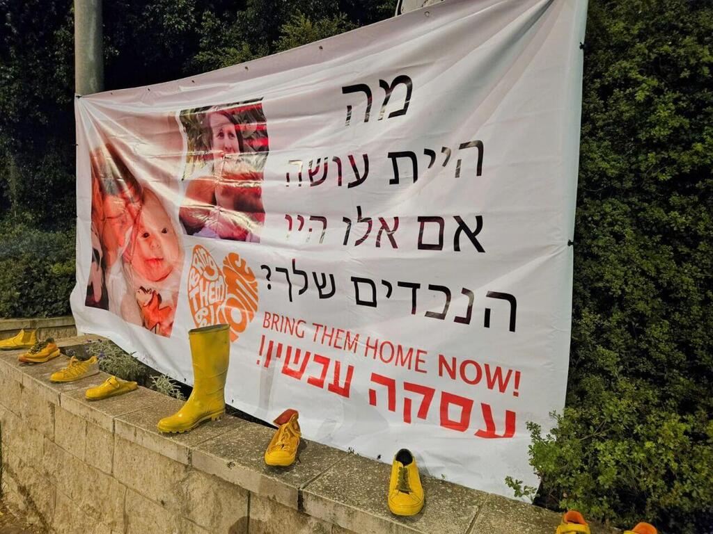 השלט בכניסה לחיבת ציון טרם השחתתו השלט בכניסה לחיבת ציון טרם השחתתו