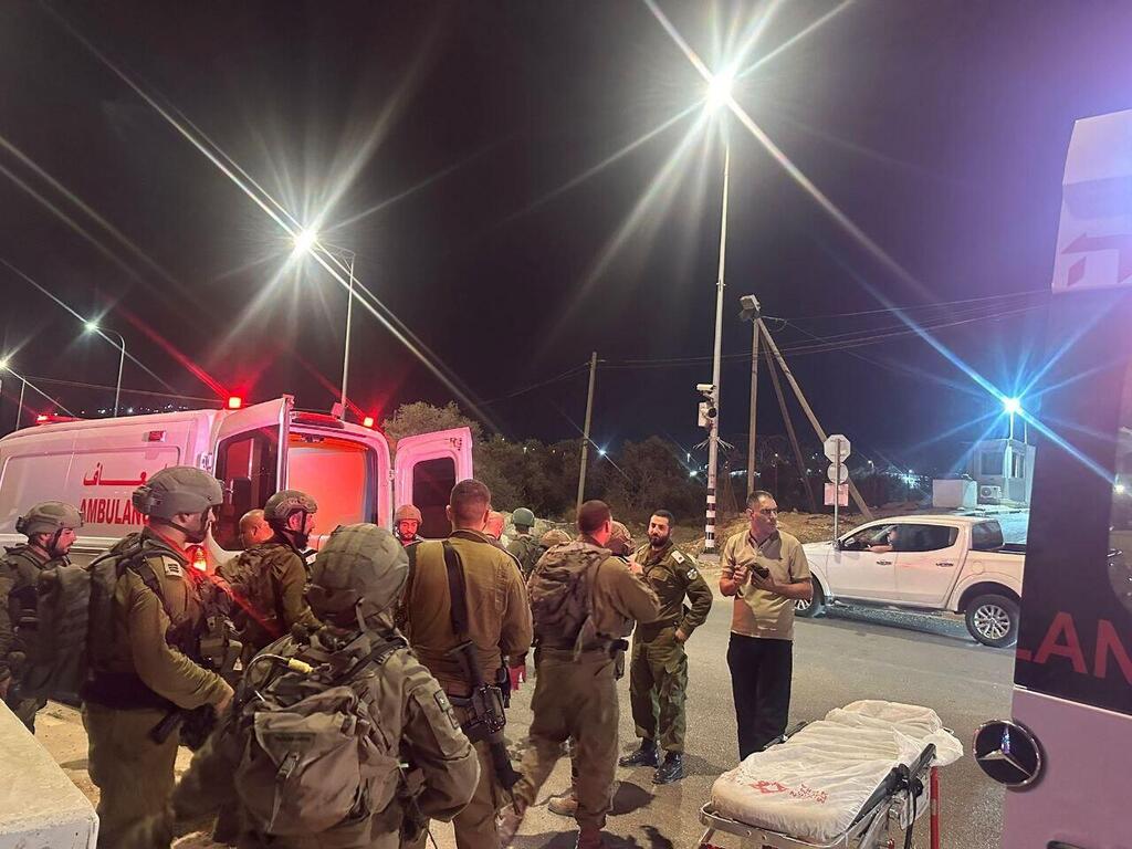 זירת פיגוע בקלקיליה העברת הפצוע לאחר הפיגוע בקלקיליה