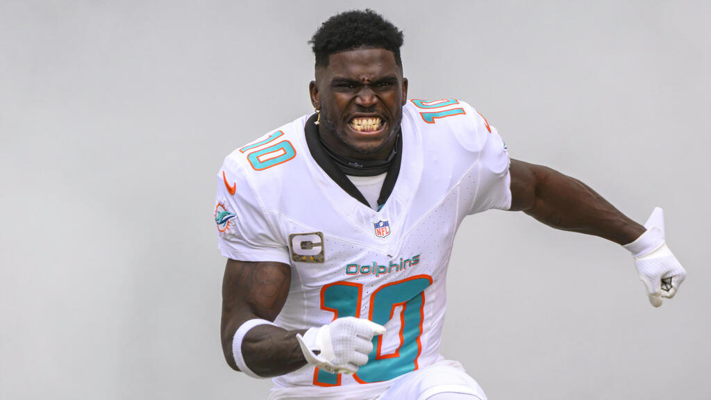 נחשב לשחקן הכי מהיר ב-NFL. היל (צילום: AP Photo/Doug Murray) היל