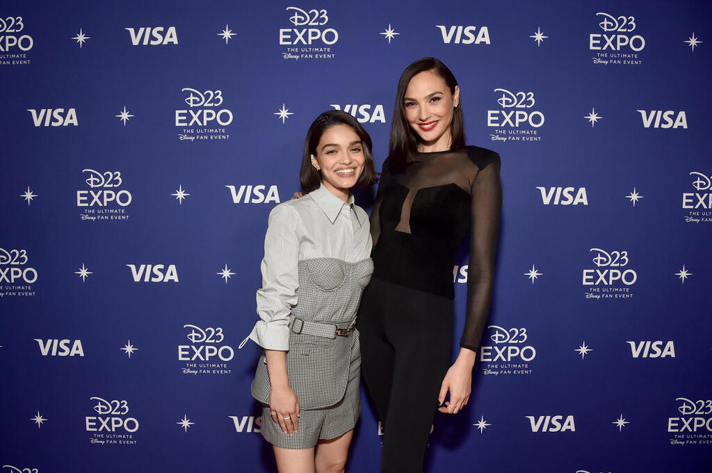 During the Snow White premiere (Photo: Alberto E. Rodriguez/Getty Images for Disney) גל גדות רייצ'ל זגלר