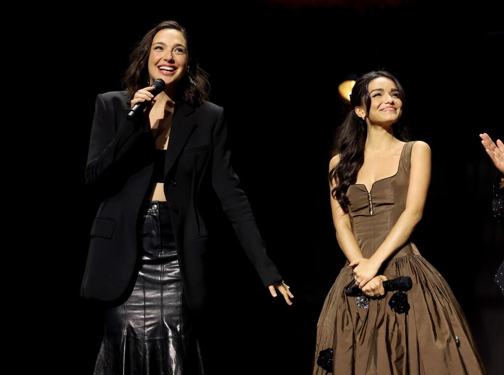 Gal Gadot and Rachel Zegler (Photo: Jesse Grant/Getty Images for Disney) גל גדות רייצ'ל זגלר