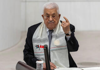 אבו מאזן בפרלמנט הטורקי