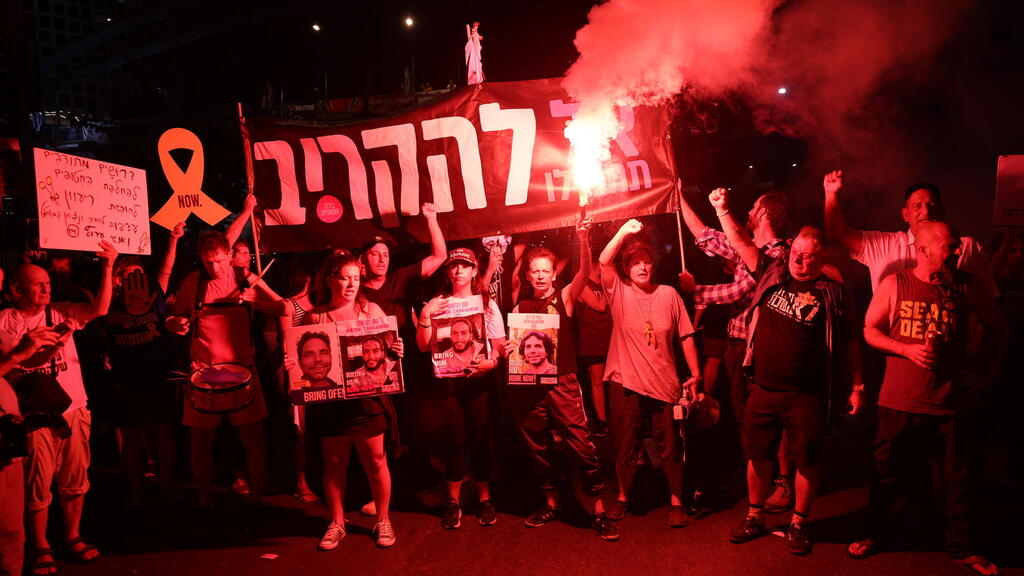 מחאה להשבת החטופים, אמש (צילום: טל שחר) מחאת משפחות החטופים בשער בגין