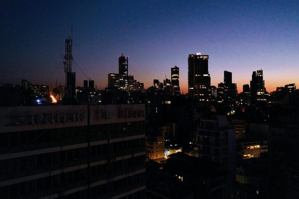 Beirut in complete darkness amid fuel crisis (Photo: Issam Abdallah, Reuters) עלטה בביירות