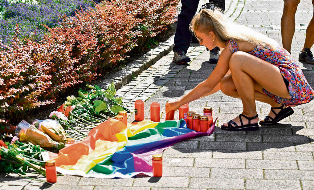 עדויות על מחבל עם זקן עבות. צעירה מתאבלת סמוך לזירת הפיגוע yk14049592