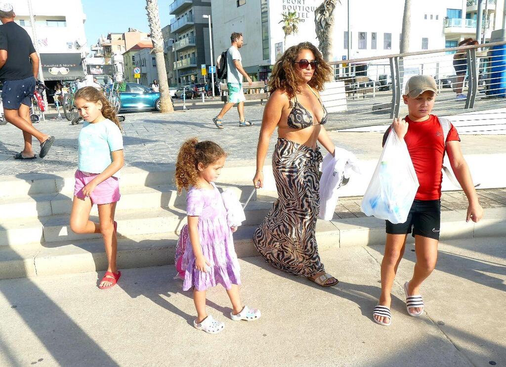 בבוקר יום ב', הזברה קמה (צילום: אמיר מאירי) ליהיא גרינר ילדים פפראצי