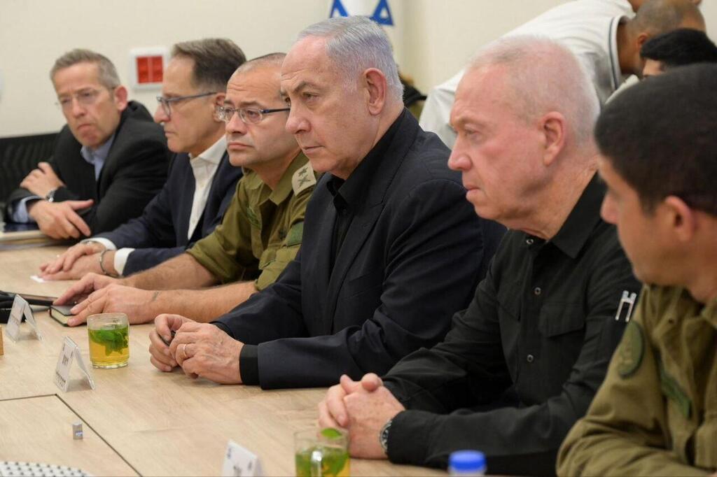  ראש הממשלה בנימין נתניהו ושר הביטחון יואב גלנט מנהלים את האירוע בבור בקריה