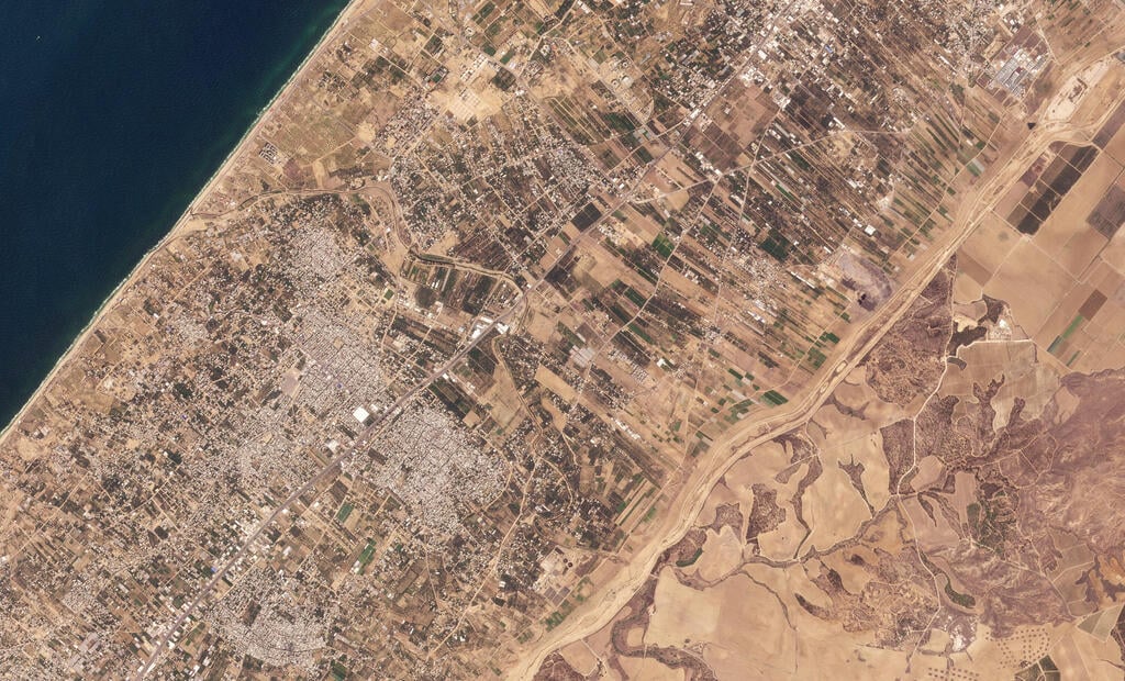 Satellite image before October 7 (Photo: Reuters) תמונות לוויין של מסדרון נצרים ברצועת עזה לפני 7 באוקטובר