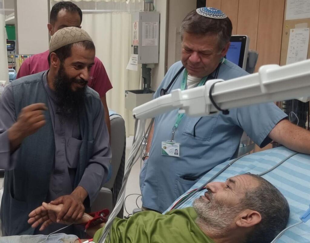 Alkadi with friends and family in Soroka Hospital (Photo: Soroka Hospital) פרחאן קאדי, החטוף שחולץ משבי חמאס
