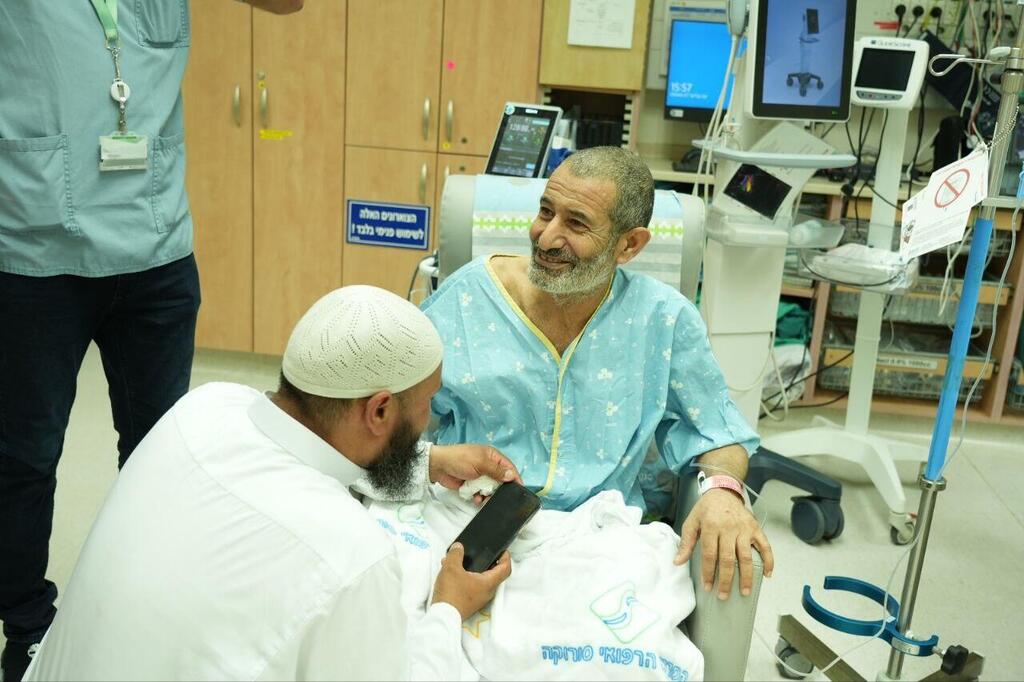 Farhan Alkadi at the hospital (Photo: GPO) רגעי המפגש המרגש של פרחאן קאדי שחולץ היום משבי חמאס בעזה, עם בני משפחתו בבית החולים סורוקה