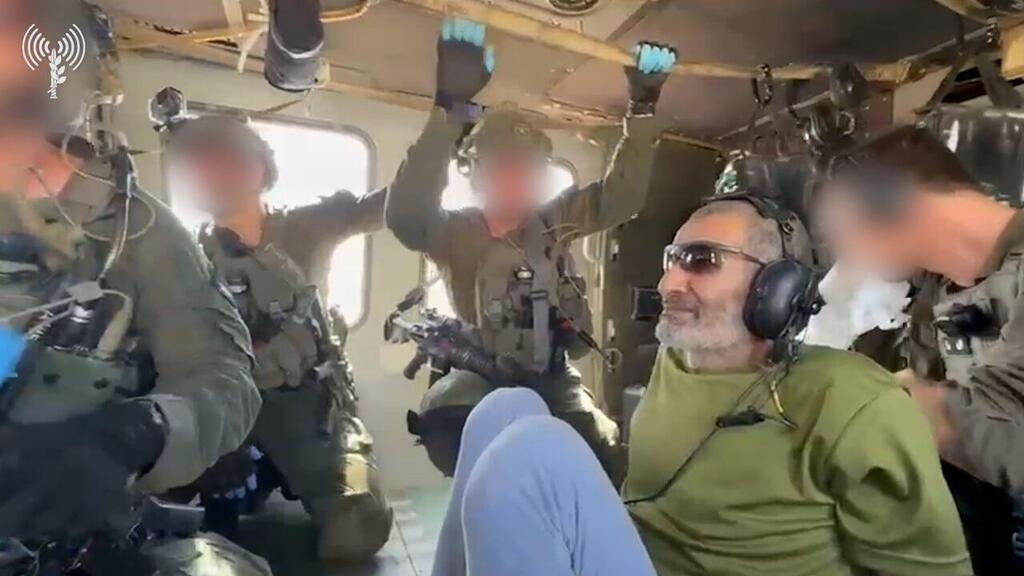 Farhan Alkadi's rescue (Photo: IDF Spokesperson's Unit) תיעוד מחילוץ החטוף פרחאן קאדי מבטן המסוק ומצלמות גוף הלוחמים