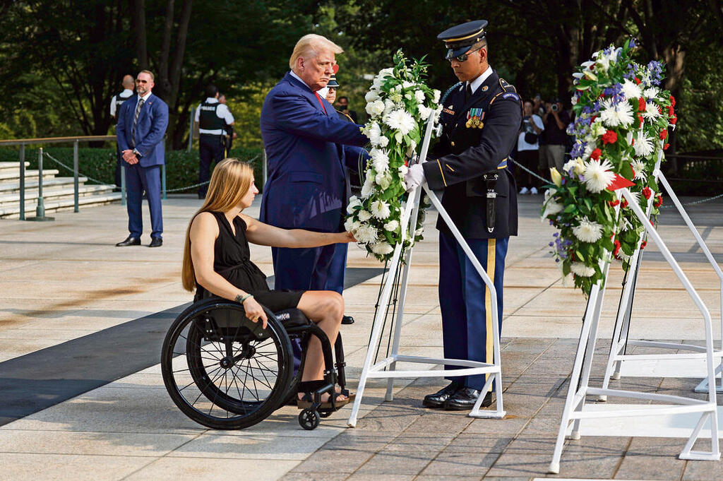 קמפיין בבית הקברות. טראמפ | צילום: Anna Moneymaker, גטי אימג'ס yk14056288