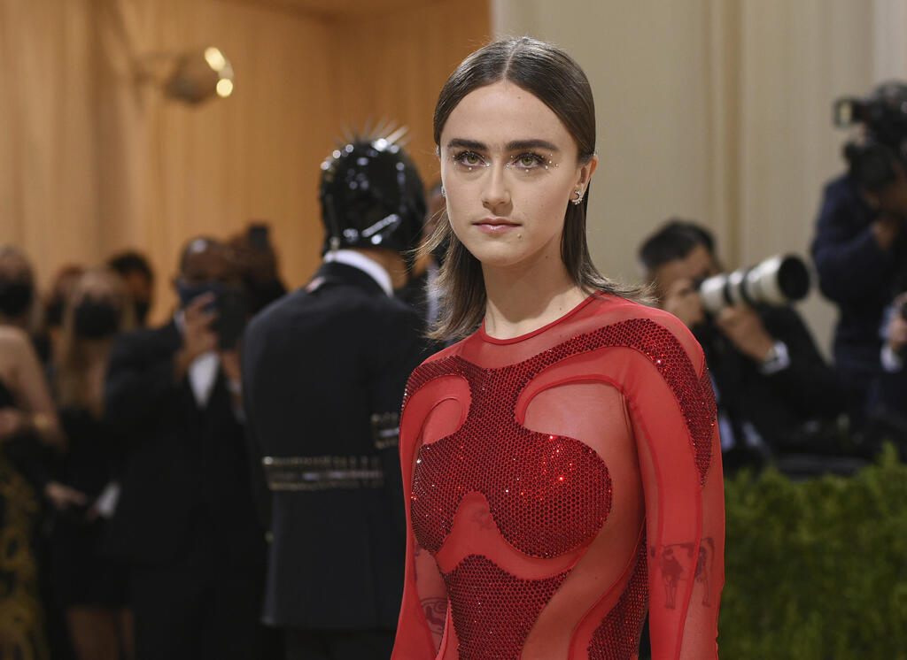 At the Met Gala (Photo: Evan Agostini/Invision/AP) אלה אמהוף בגאלה של המטרופוליטן, 2021