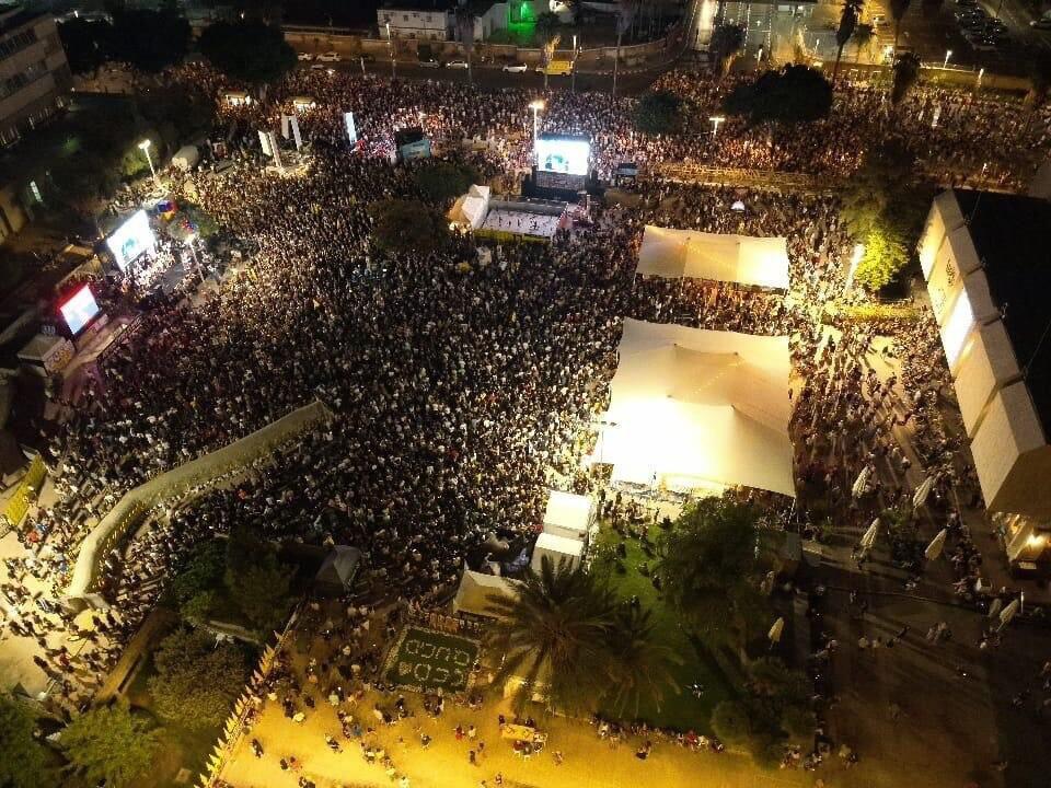 העצרת בכיכר החטופים, אמש בתל אביב עצרת מחאה בכיכר החטופים 330 ימים בשבי