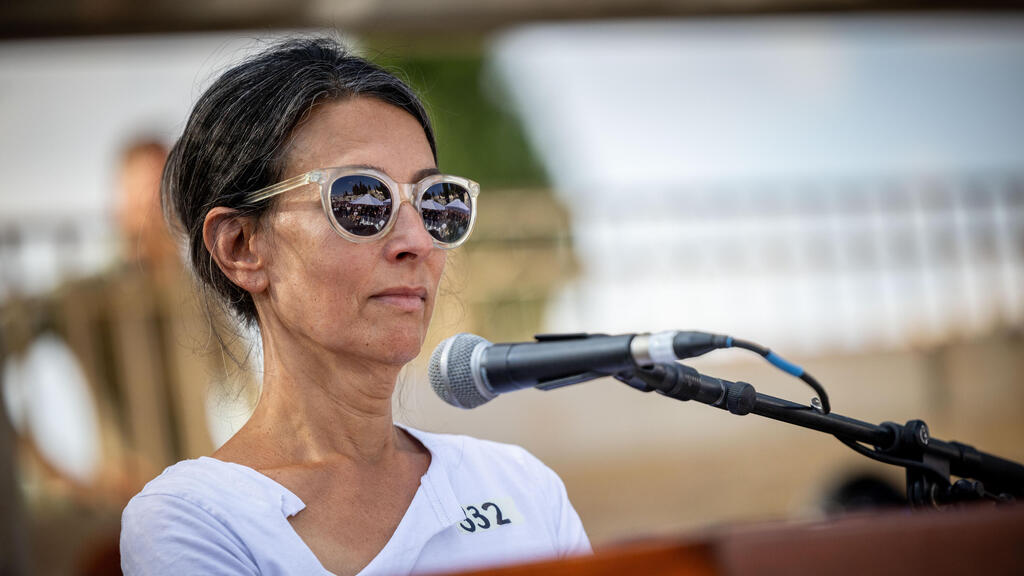 Rachel Goldberg-Polin speaking at her son's funeral on Sunday (Photo: Jonathan Sindel ) הלווייתו של הרש גולדברג פולין ז"ל