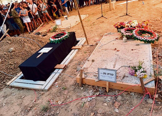 כרמל נקברה לצד אמא שלה כנרת ז"ל, שנרצחה ב־7 באוקטובר yk14062229