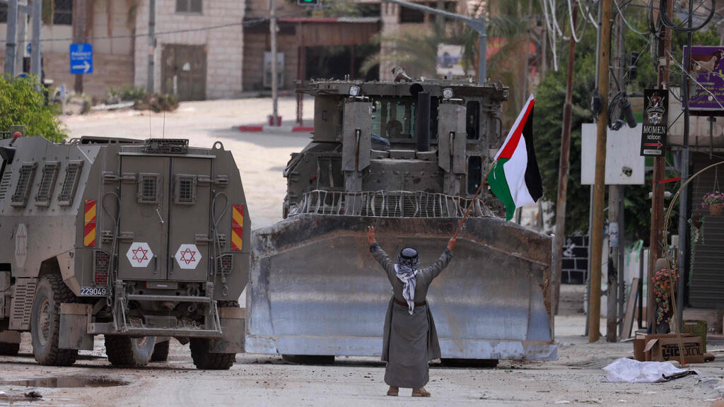 טול כרם (צילום: Jaafar ASHTIYEH / AFP) כוחות צה"ל בטול כרם