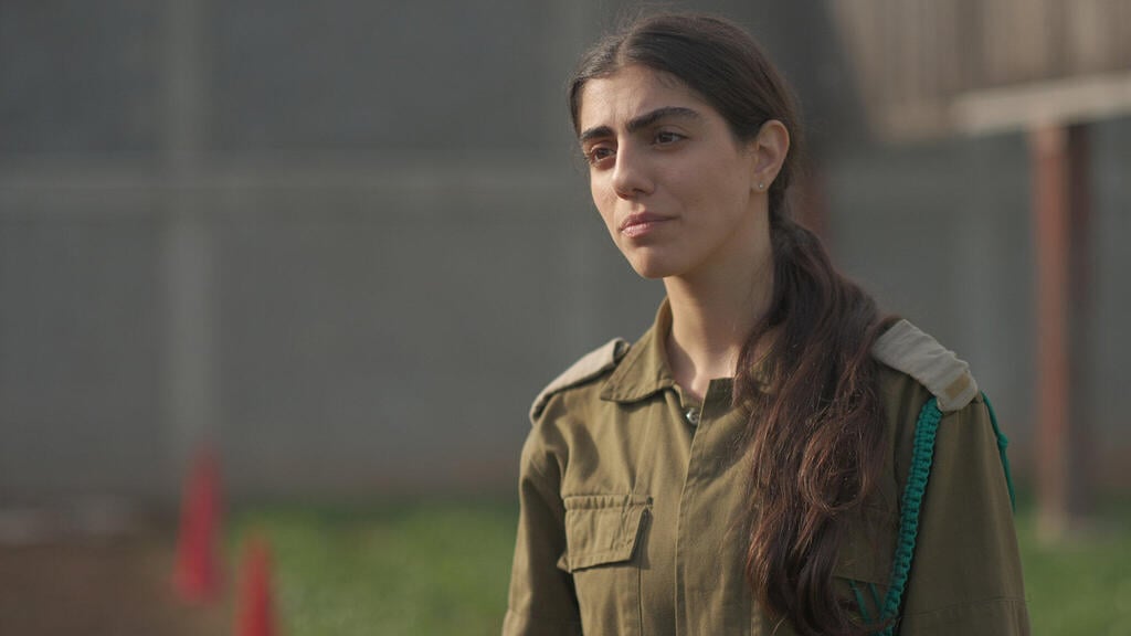 "הגיע הזמן לעשות קלוז'ר, שהדמויות כבר צריכות להשתחרר". נועה אסטנג'לוב, מתוך "המפקדת" (צילום: רן מנדלסון, באדיבות כאן) נועה אסטנג'לוב, מתוך "המפקדת"