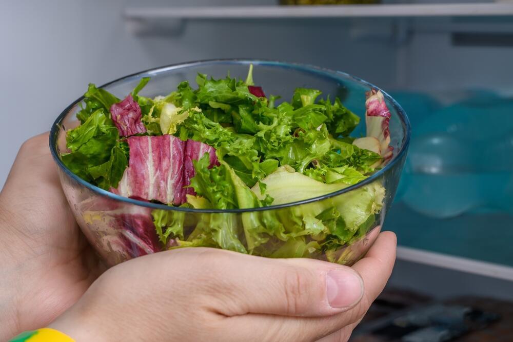 חסה. לייבש לפני שמכניסים למקרר (צילום: shutterstock) ירקות סלט