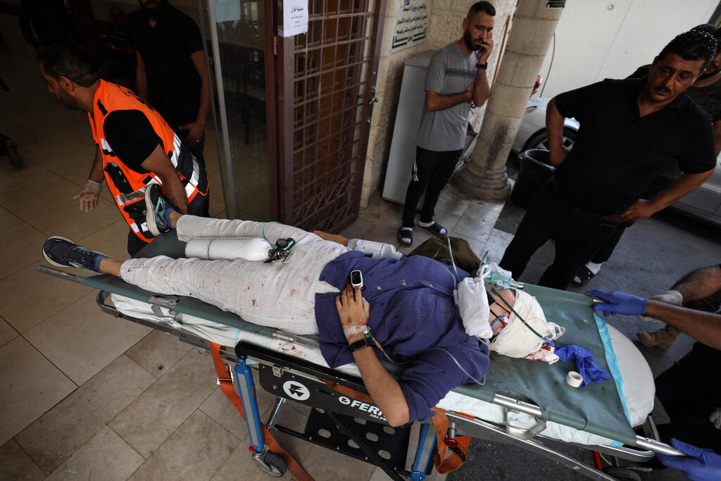 פונתה לבית החולים בשכם, שם נקבע מותה ( צילום: AFP) עאיישה נור איזגי, פעילת זכויות אדם נפצעה מפגיעת ירי צה"ל בראשה במהלך צעדה נגד ההתנחלויות בעיירה ביתא