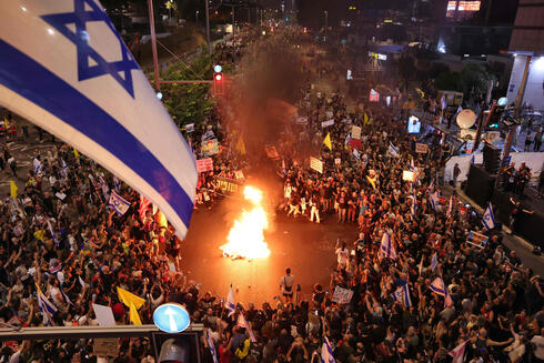 המחסום של המאבק למען החטופים: צועקים, מוחים, בוכים - וממשיכים הלאה