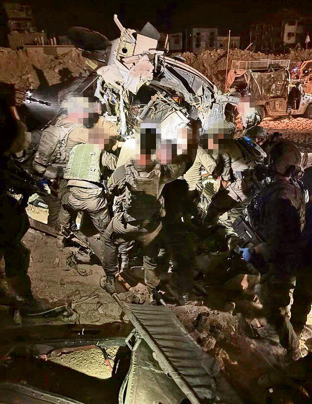 כוחות החילוץ פועלים בזירה yk14073871