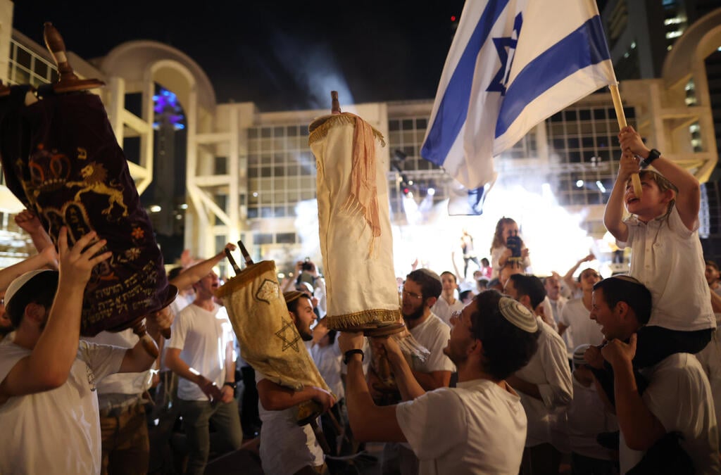 הקפות שניות במוצאי שמחת תורה בתל אביב, 2022