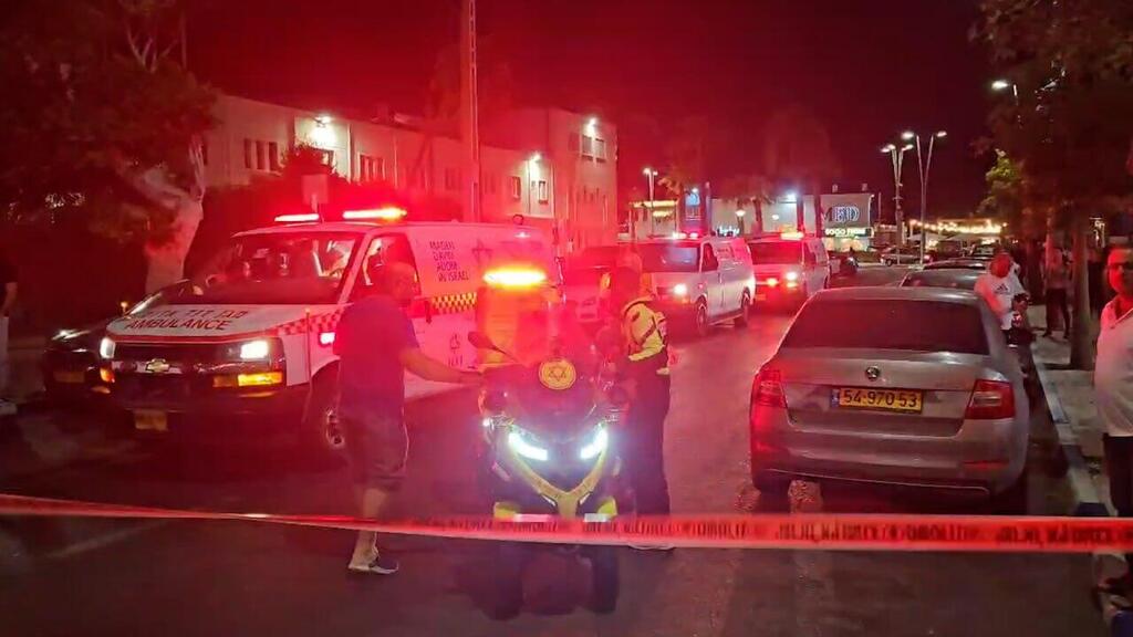 זירת פיצוץ הרכב בעכו (צילום: תיעוד מבצעי מד"א) זירת פיצוץ הרכב בעכו