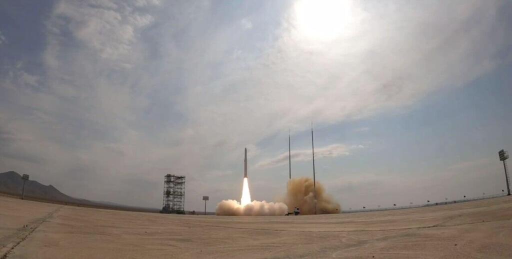 Footage released by Iranian media shows the launch of the Sharman-1 satellite using a space rocket developed by the Revolutionary Guard תיעוד משיגור לוויין שרמן-1 על ידי משגר חלל טיל של משמרות המהפכה, שפרסמה התקשורת באיראן