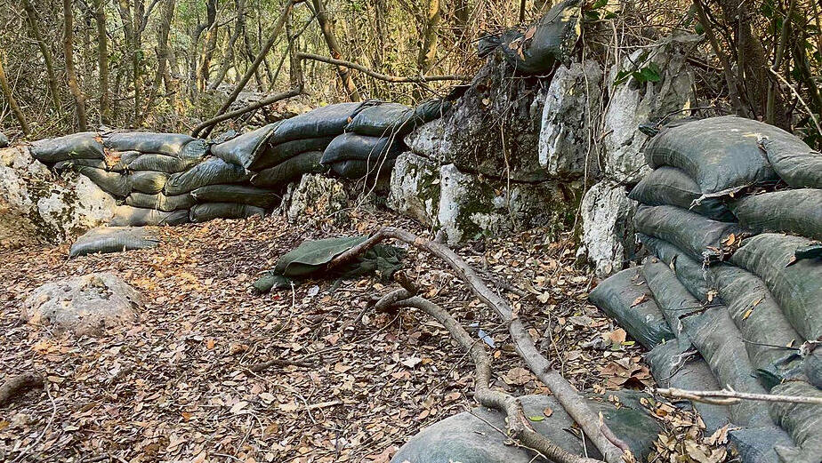 Sandbags piled in northern IDF outpost (Photo: IDF Spokesperson's Unit) yk14079137