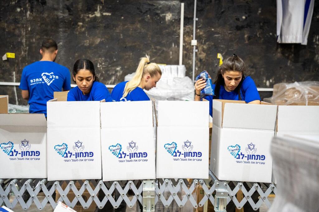מתנדבי פתחון-לב (צילום: פוני מסיקה) מתנדבי פתחון-לב