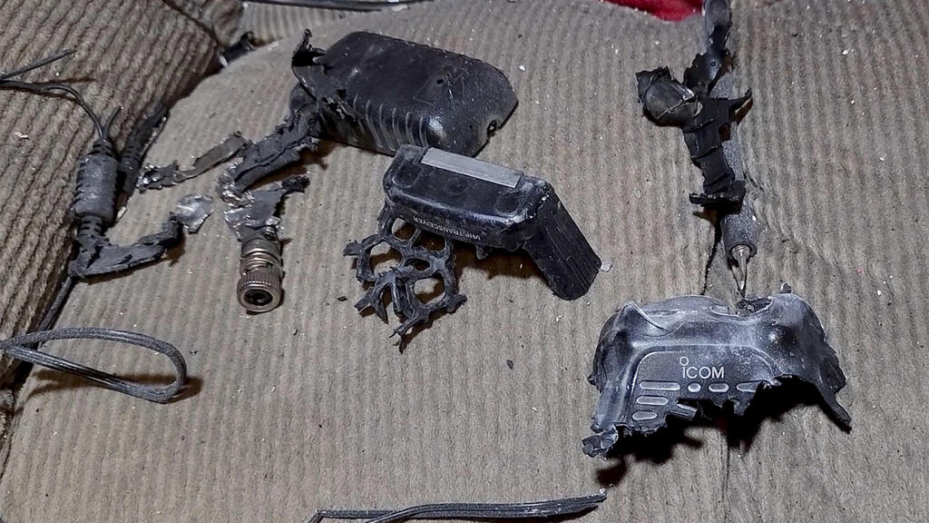 Blown up communication devices (Photo: AP) מכשיר קשר שהתפוצץ בבעלבכ