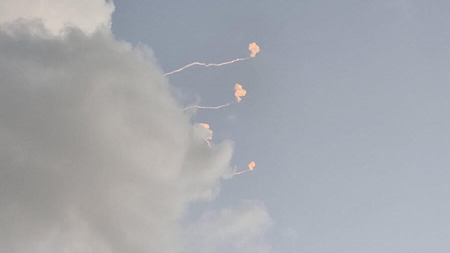 Interceptions in the skies over Haifa Bay (Photo: Gonzalo Reznick) יירוטים בשמי הקריות