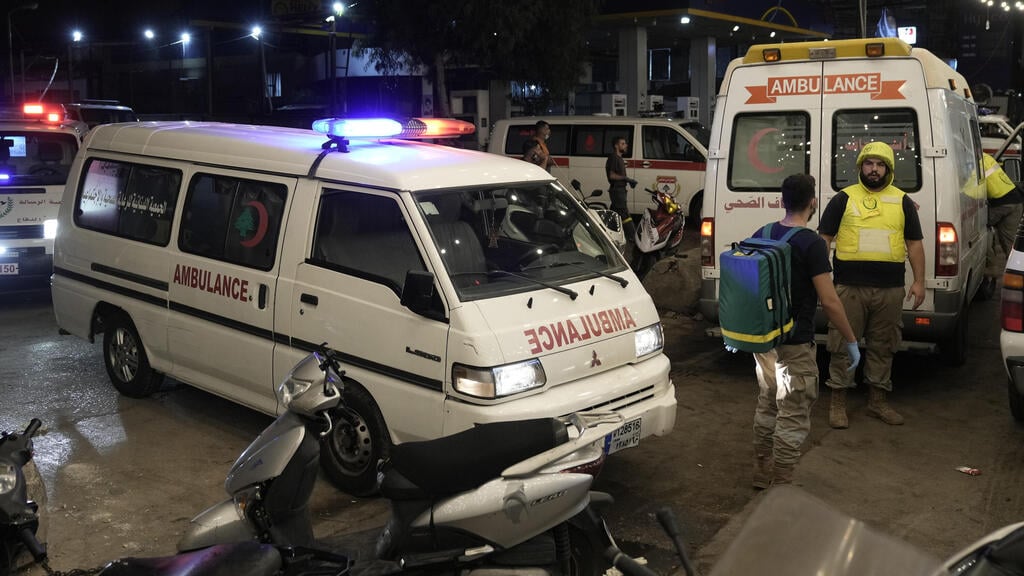 אמבולנס באזור תקיפת צה"ל בביירות